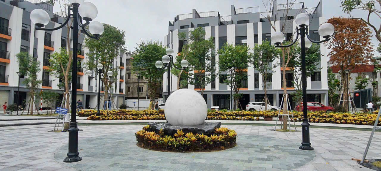 Liền kề Hoàng Thành Pearl mặt quảng trường ngọc trai